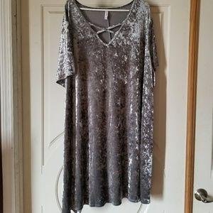 Crushed velvet dress silver size 4x. New no tags